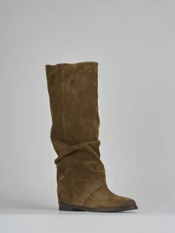 Stivale tacco 2 cm marrone camoscio