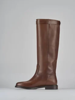 Stivale tacco 2 cm marrone pelle