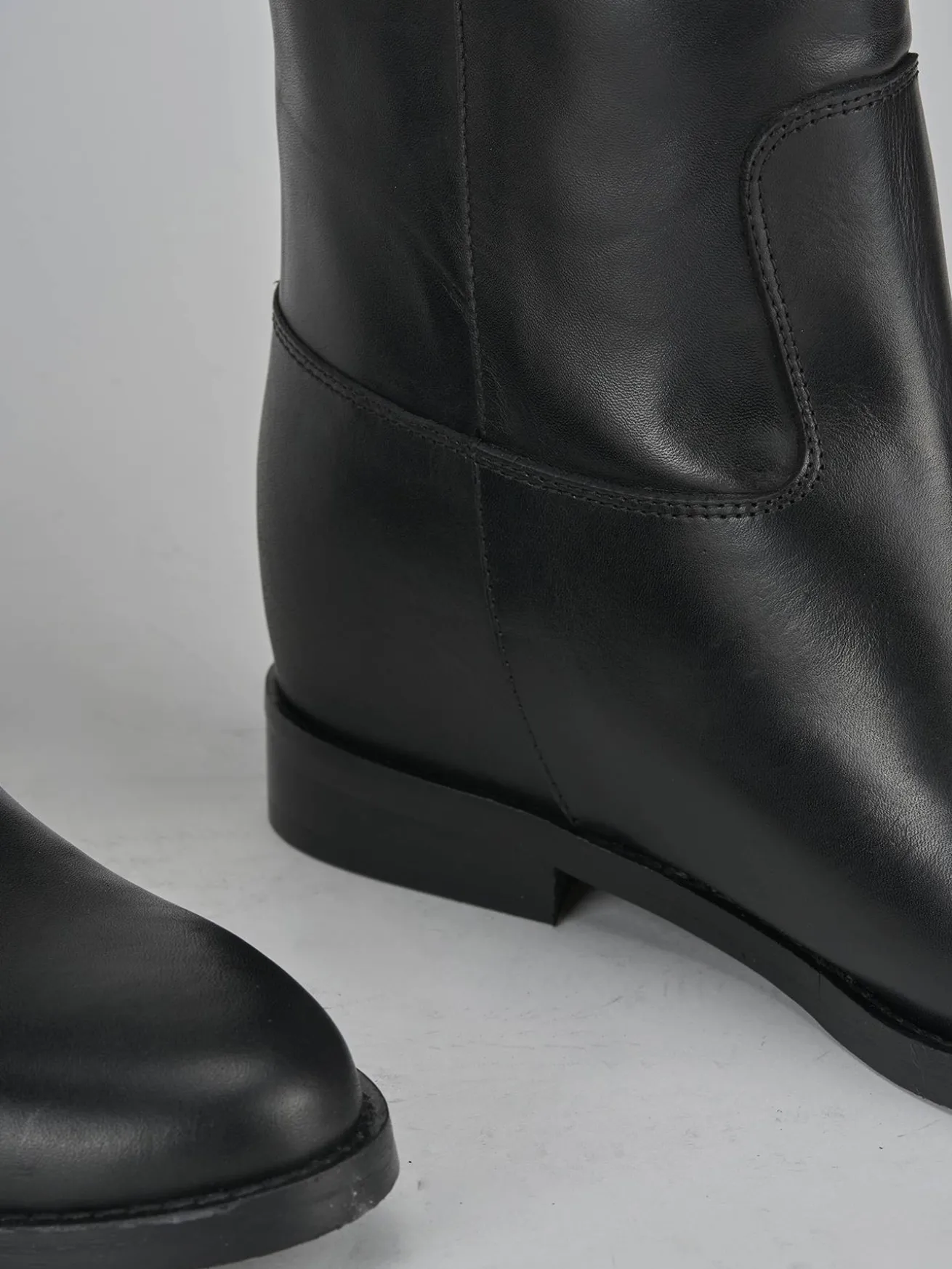 Stivale tacco 2 cm nero pelle