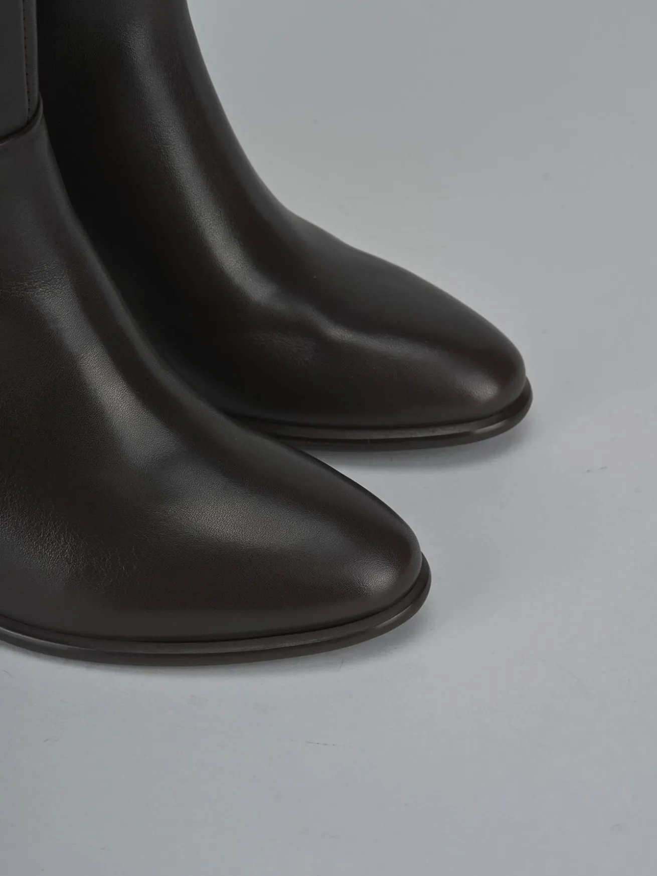 Stivale tacco 5 cm testa pelle