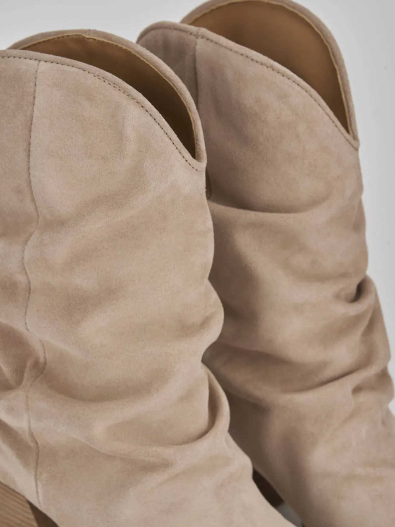Stivale texano tacco 8 cm beige camoscio