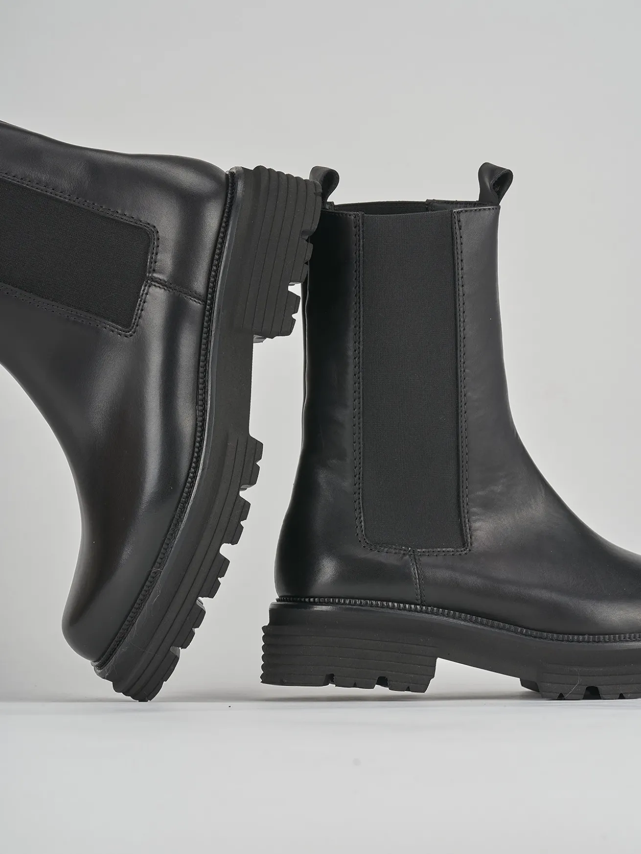 Stivale tronchetto chelsea tacco 2 cm nero pelle