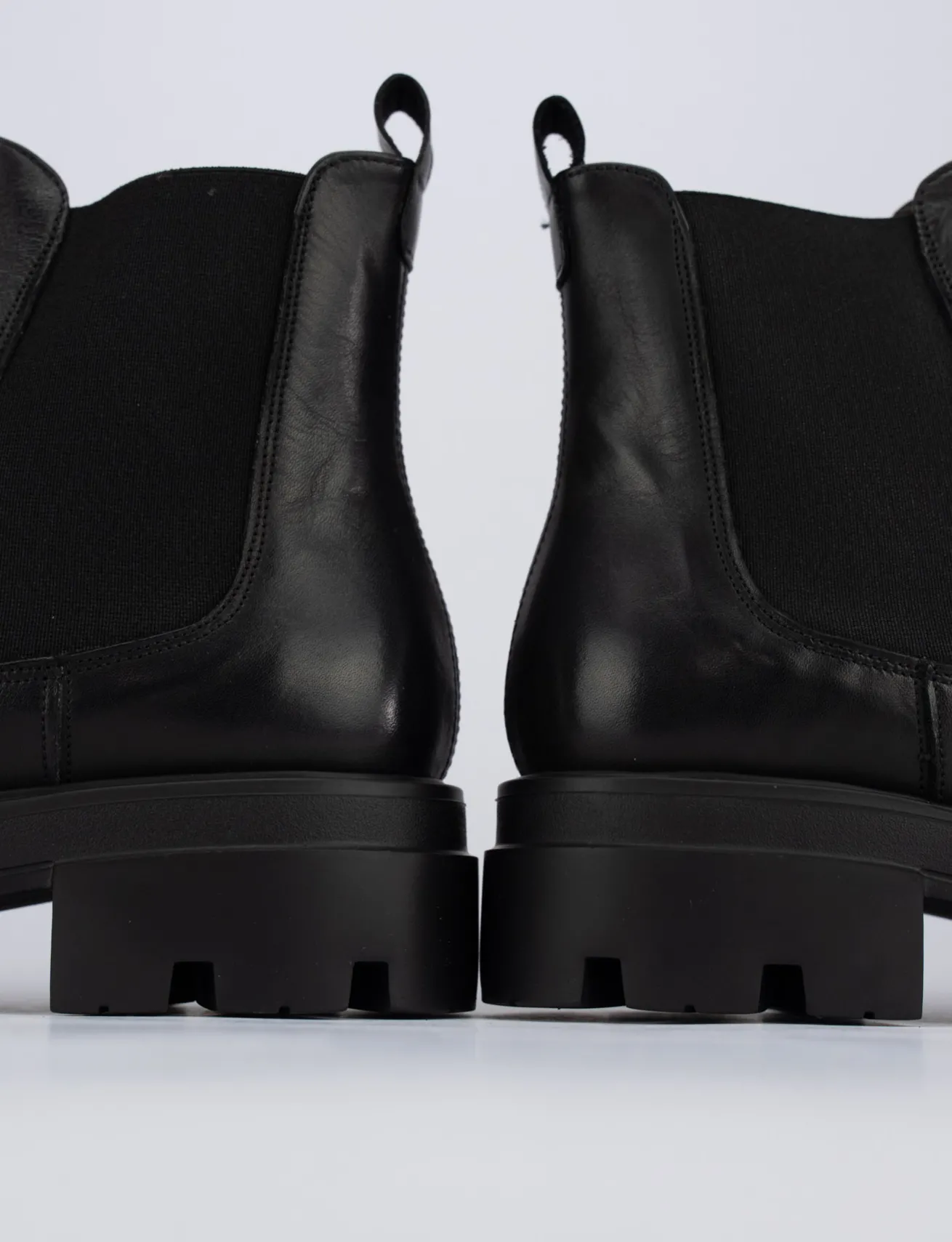 Stivale tronchetto tacco 2 cm nero pelle