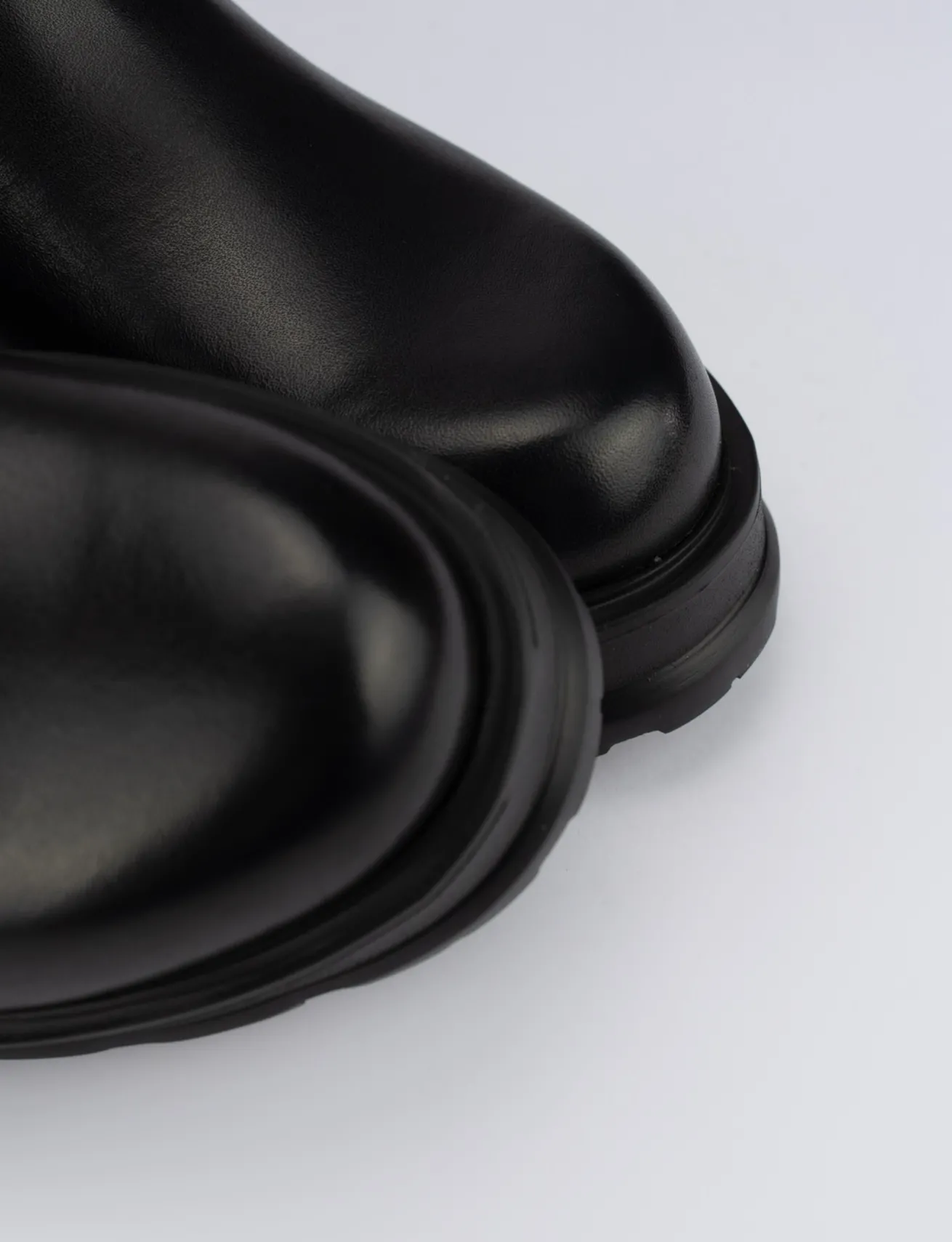 Stivale tronchetto tacco 2 cm nero pelle