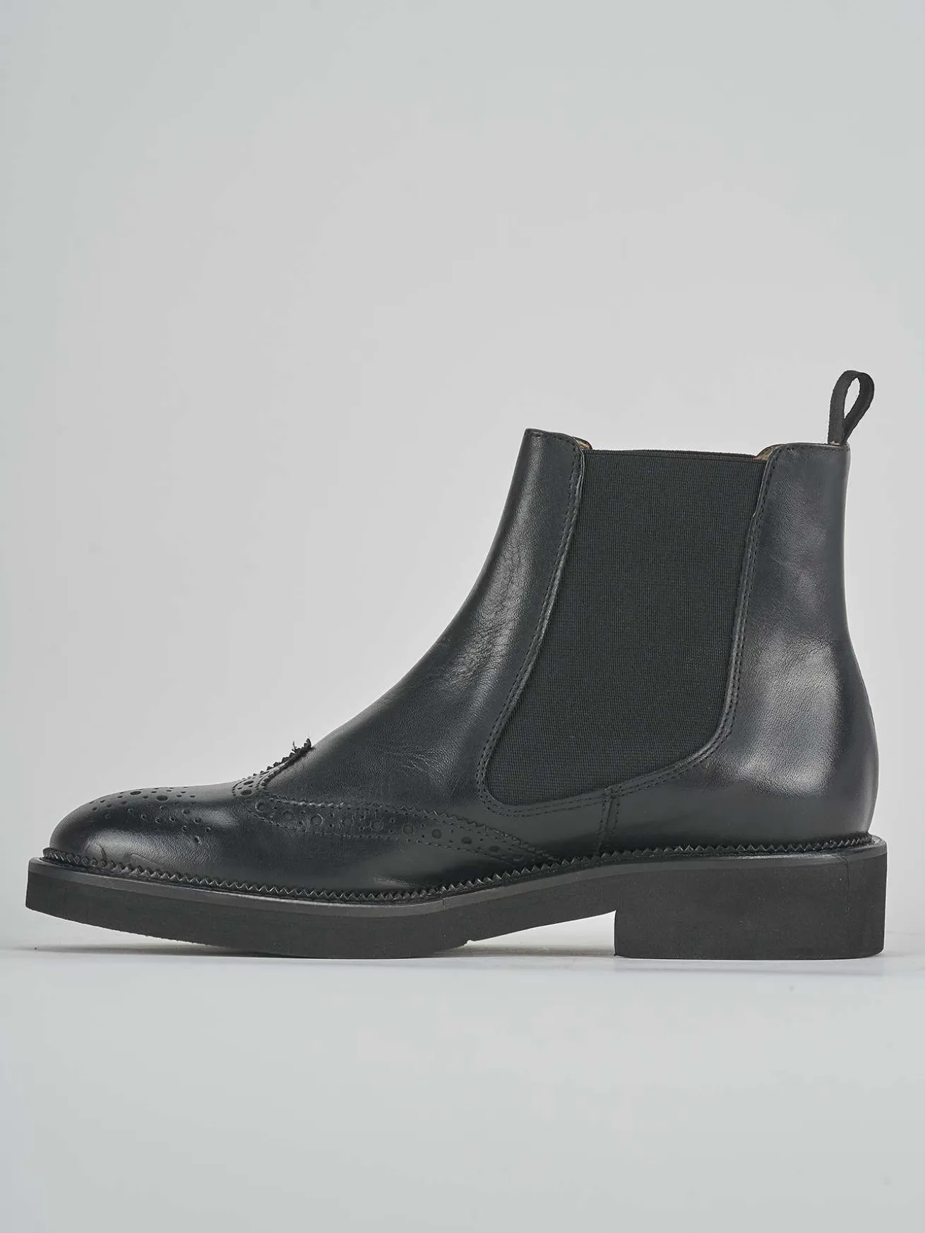 Stivale tronchetto tacco 2 cm nero pelle