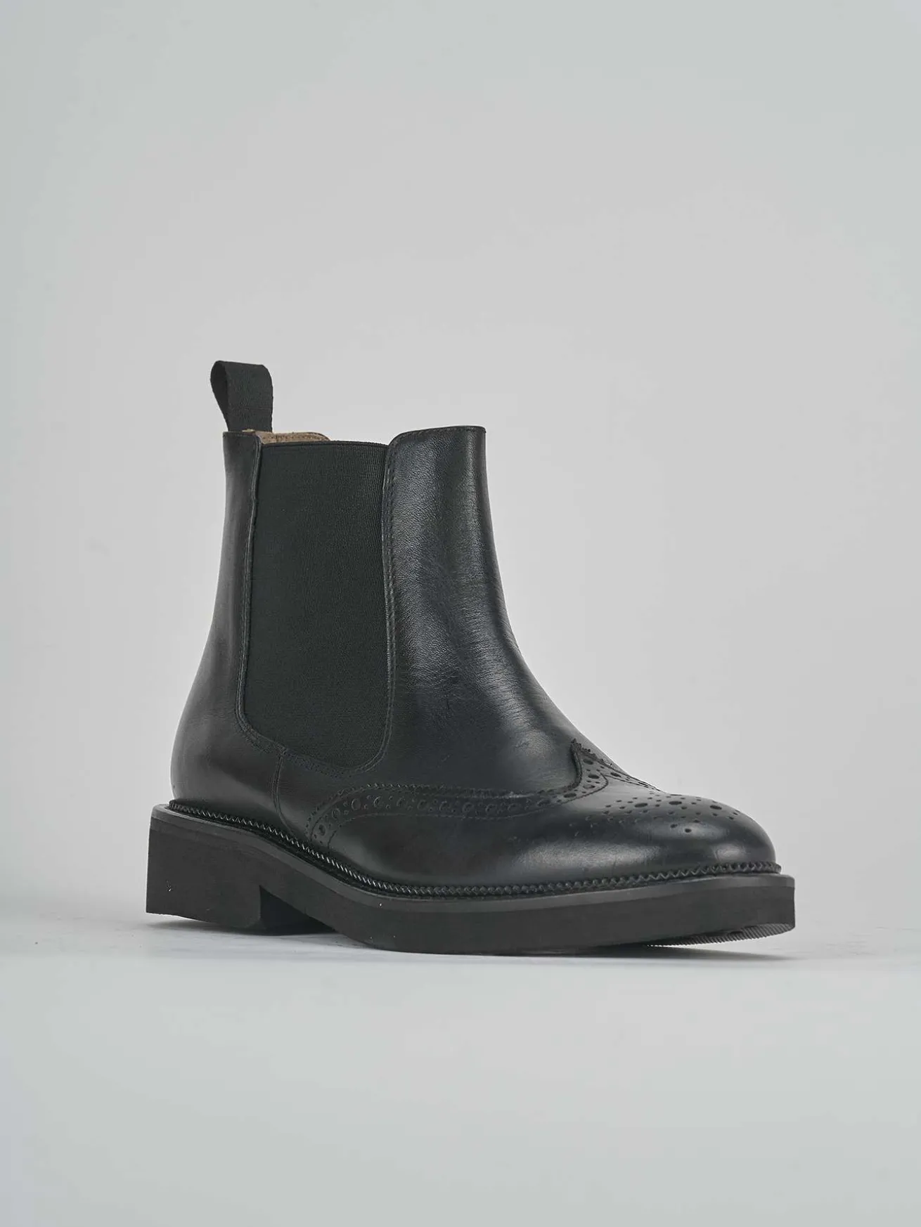 Stivale tronchetto tacco 2 cm nero pelle