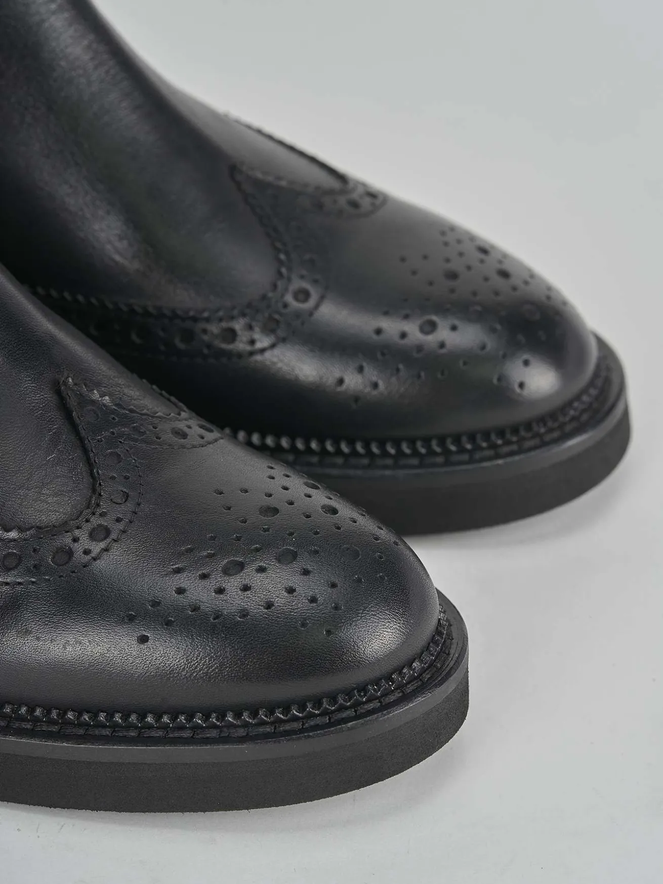 Stivale tronchetto tacco 2 cm nero pelle