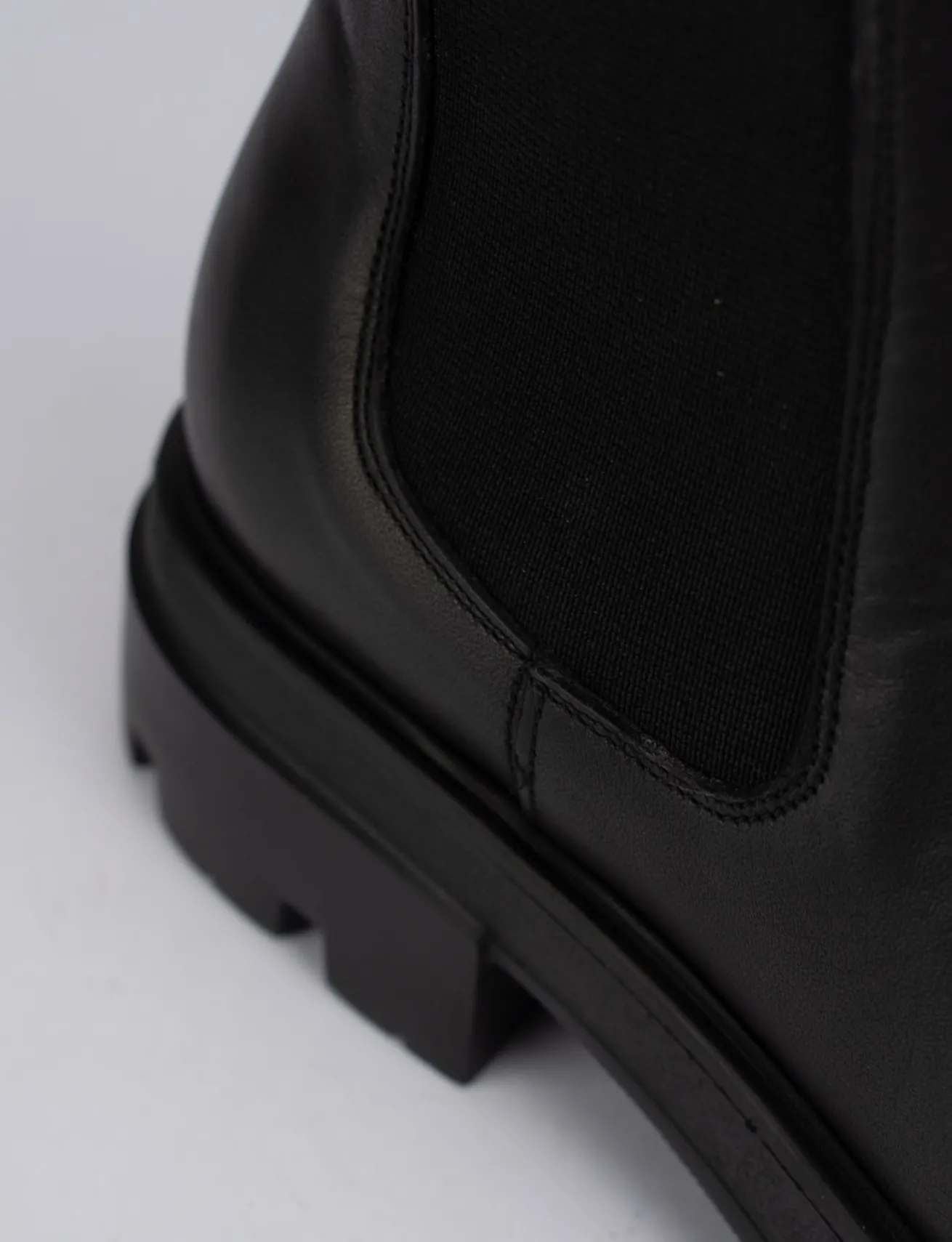 Stivale tronchetto tacco 2 cm nero pelle