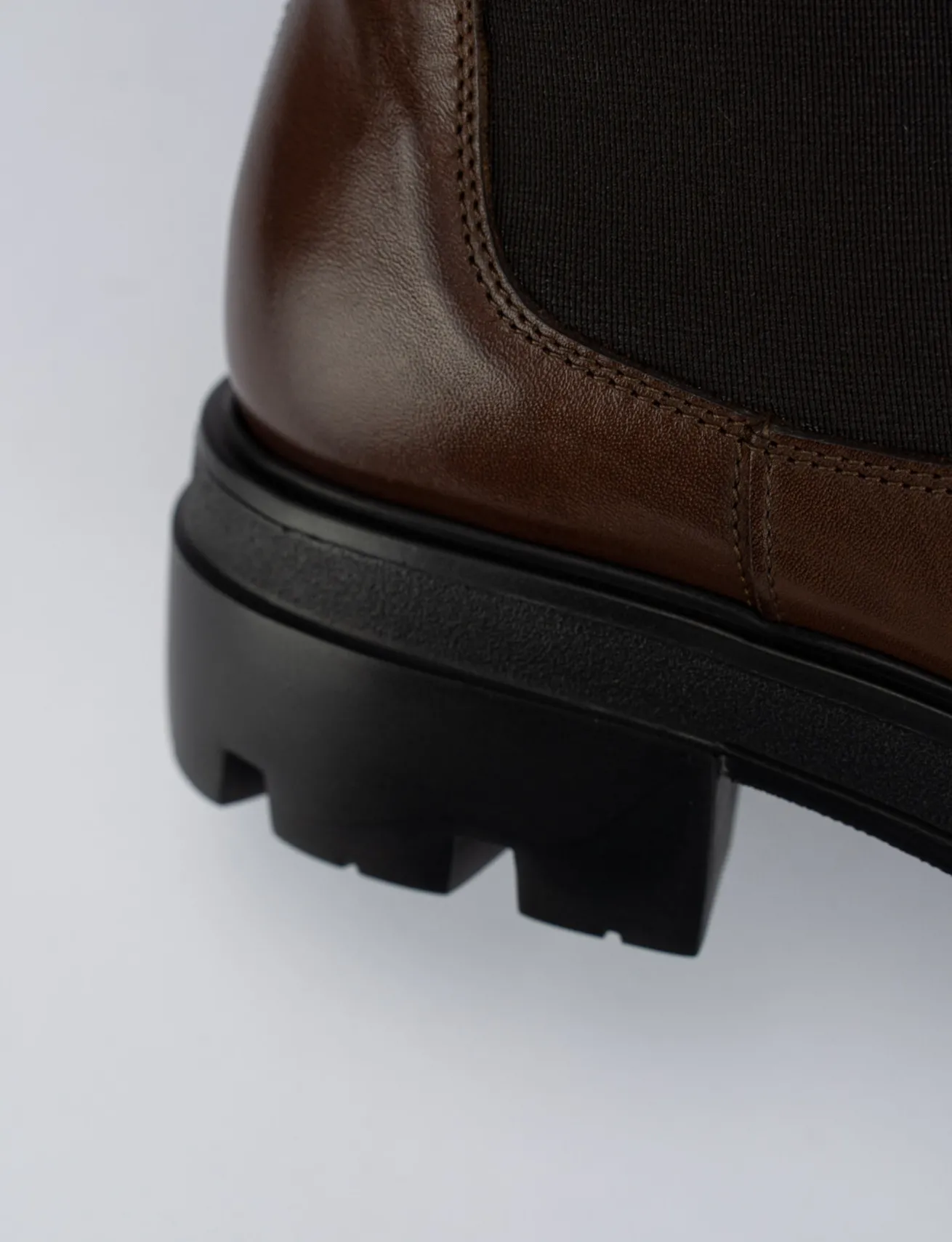 Stivale tronchetto tacco 2 cm marrone pelle