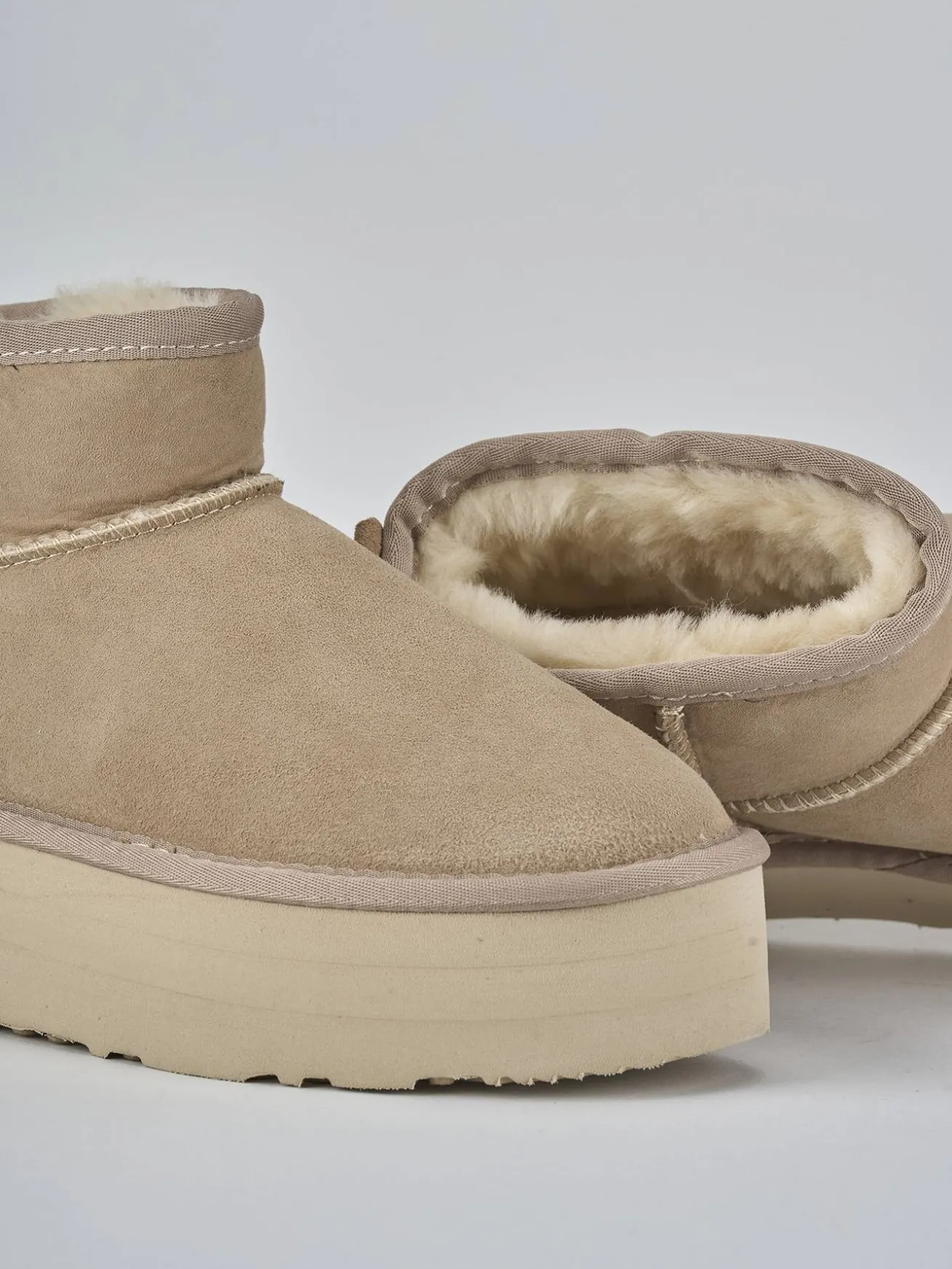 Stivaletti camoscio beige