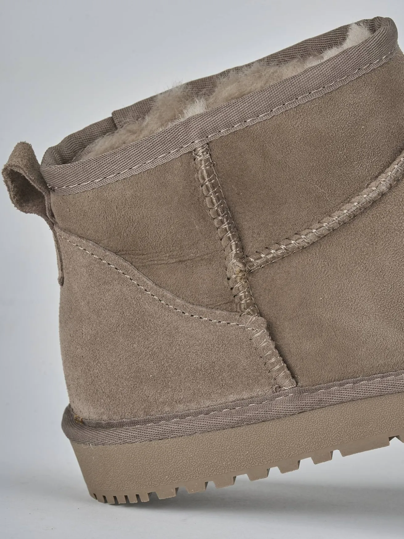 Stivaletti camoscio beige