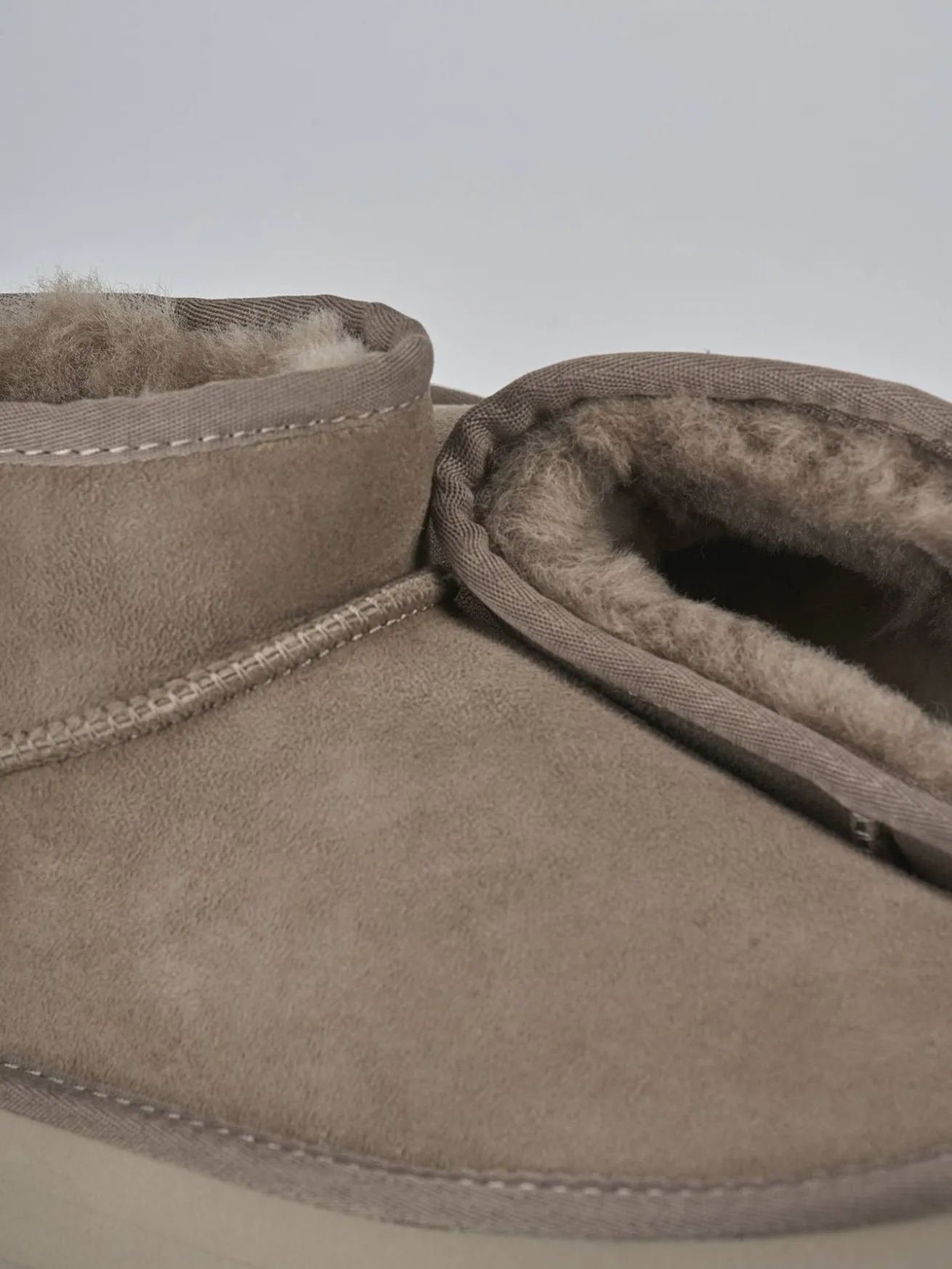 Stivaletti camoscio beige