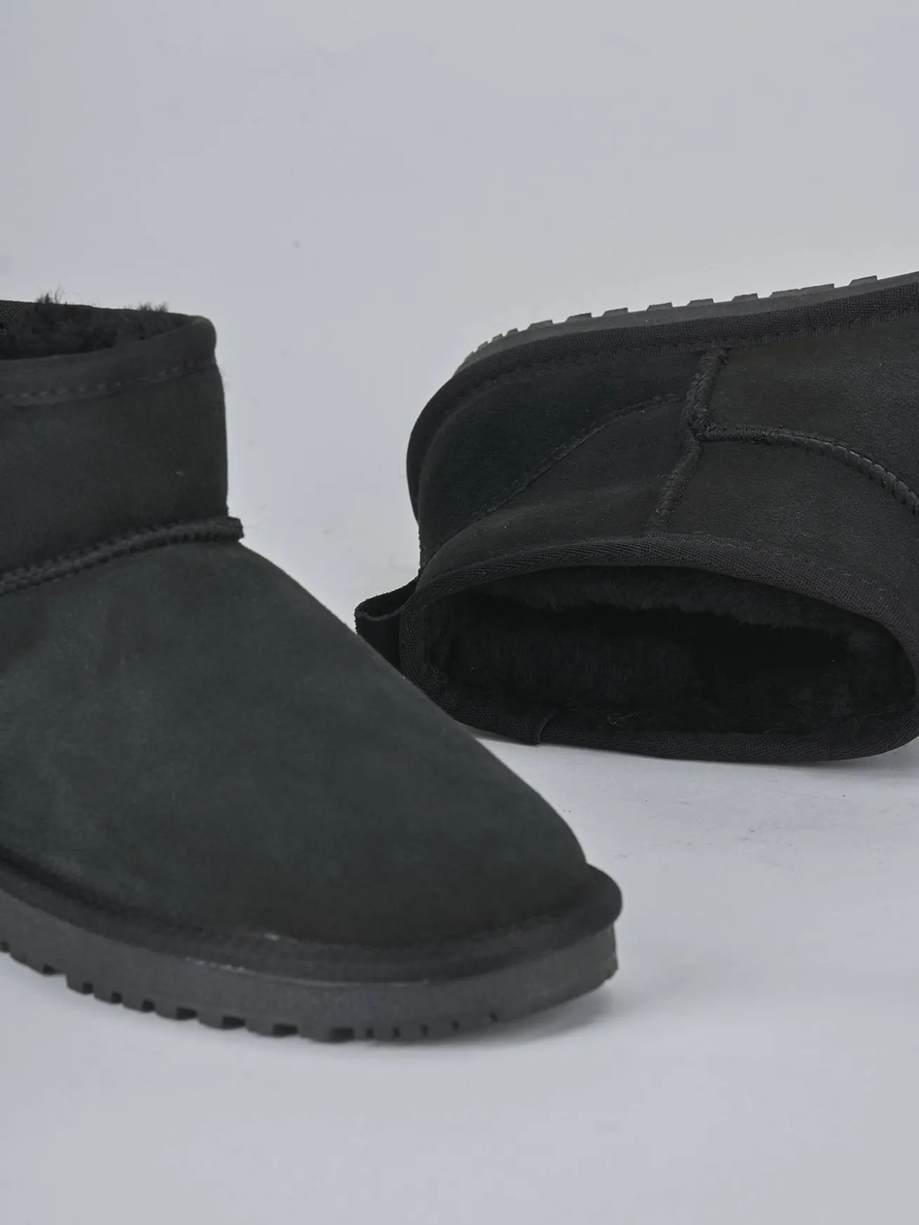 Stivaletti camoscio nero