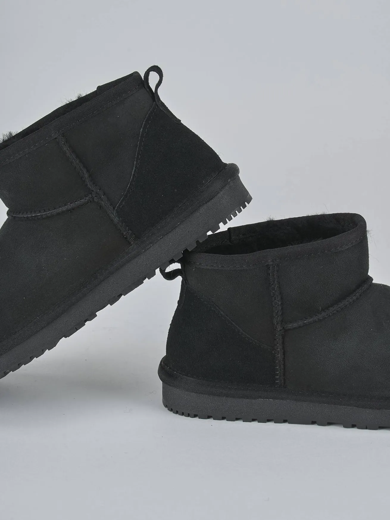 Stivaletti camoscio nero