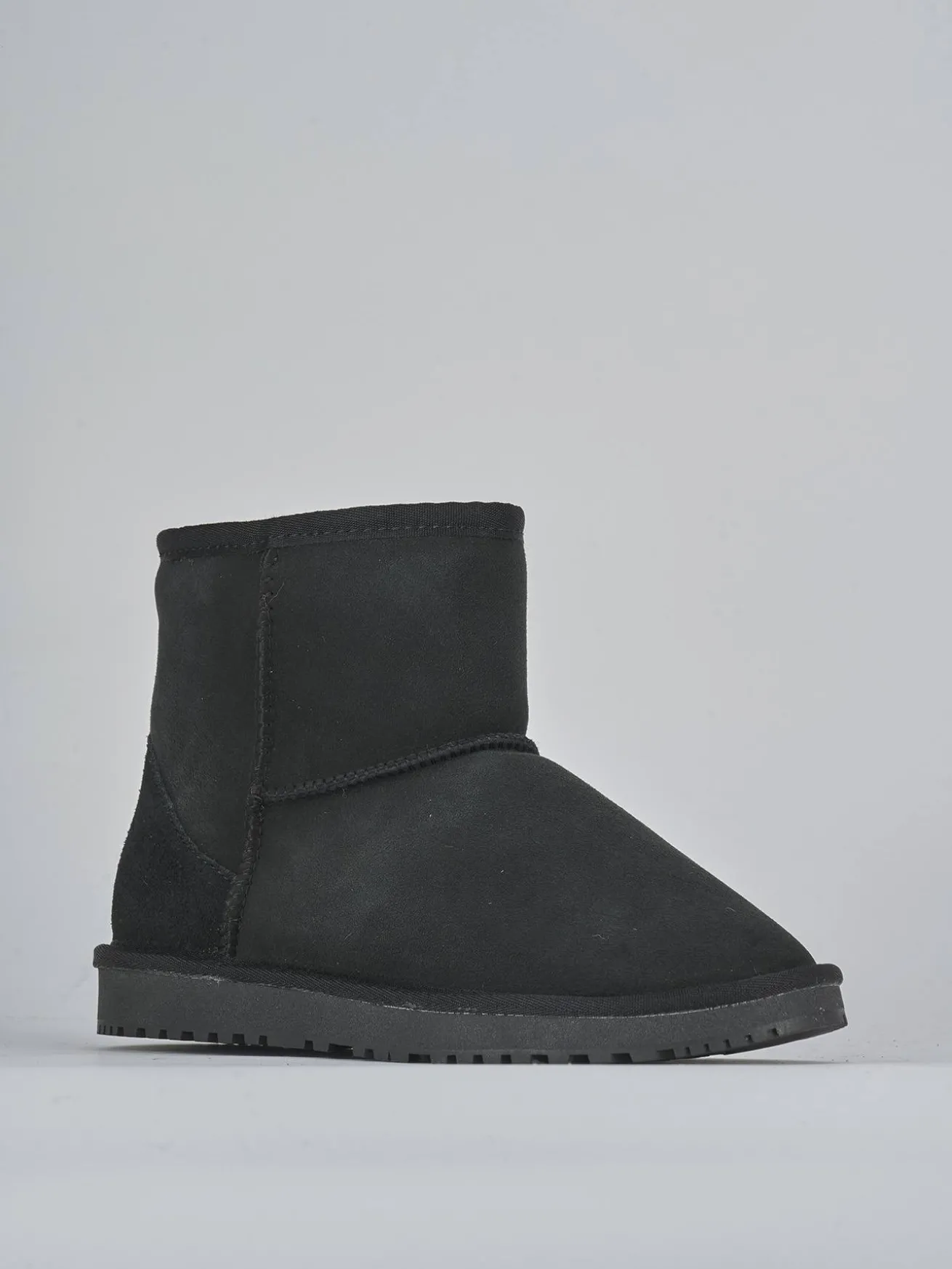 Stivaletti camoscio nero