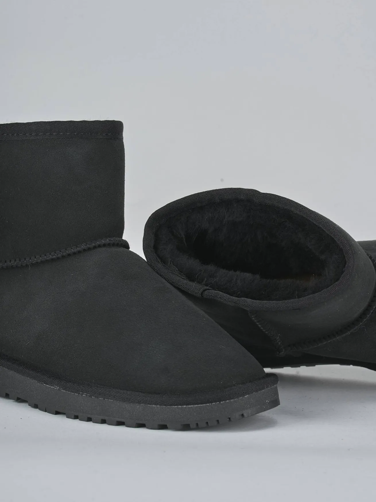 Stivaletti camoscio nero