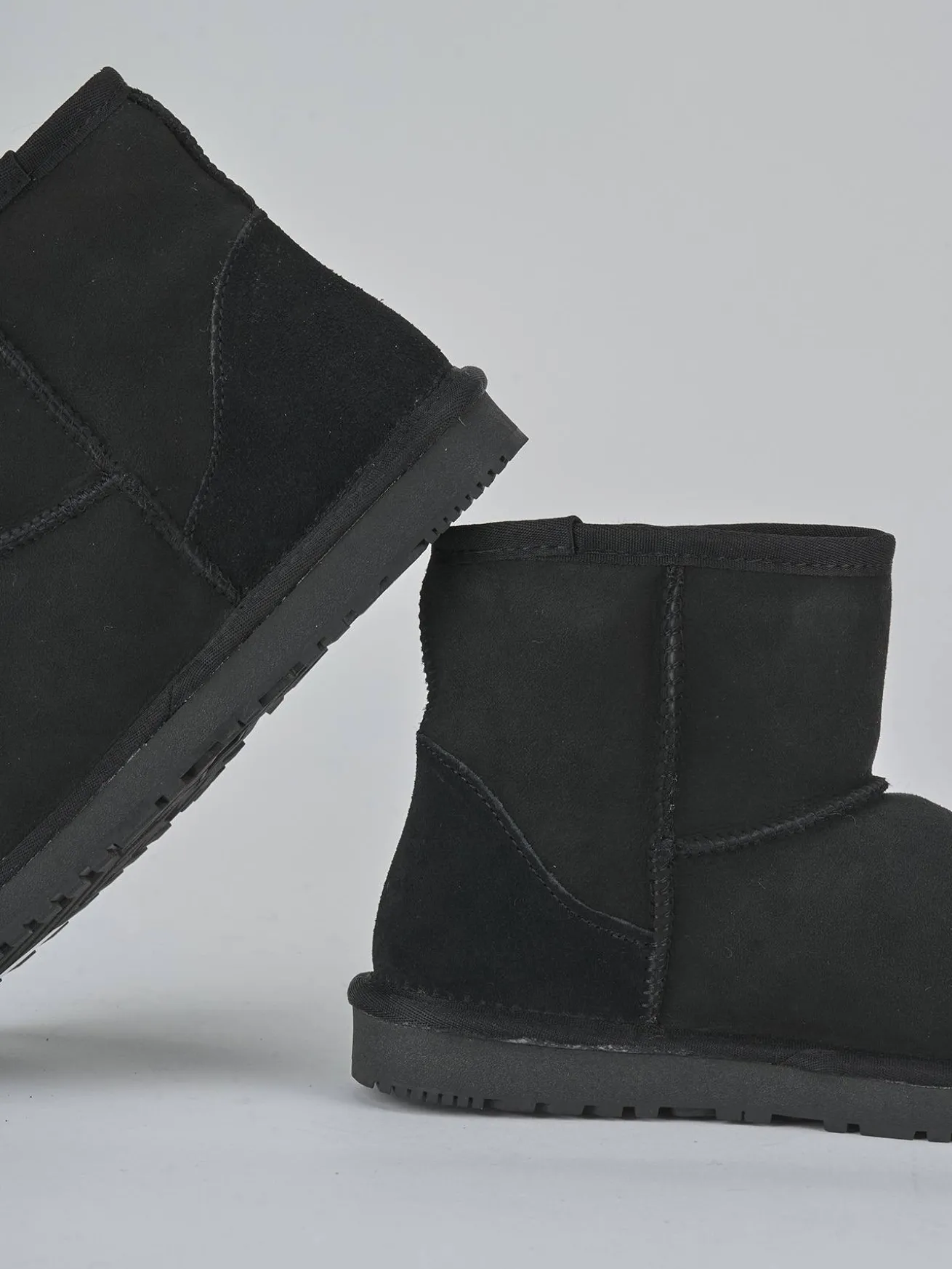 Stivaletti camoscio nero