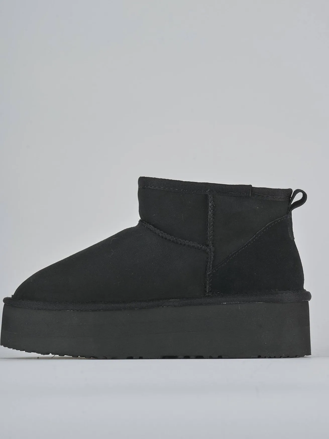 Stivaletti camoscio nero