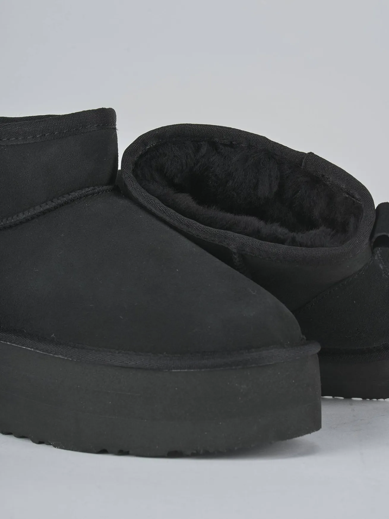 Stivaletti camoscio nero