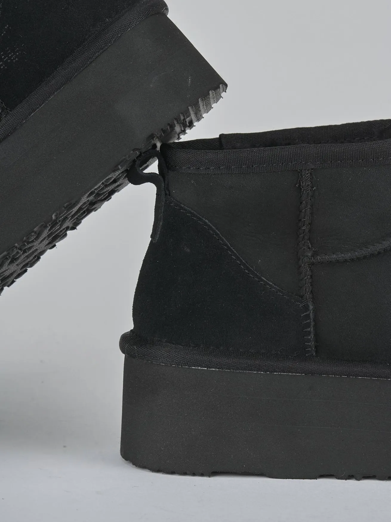 Stivaletti camoscio nero