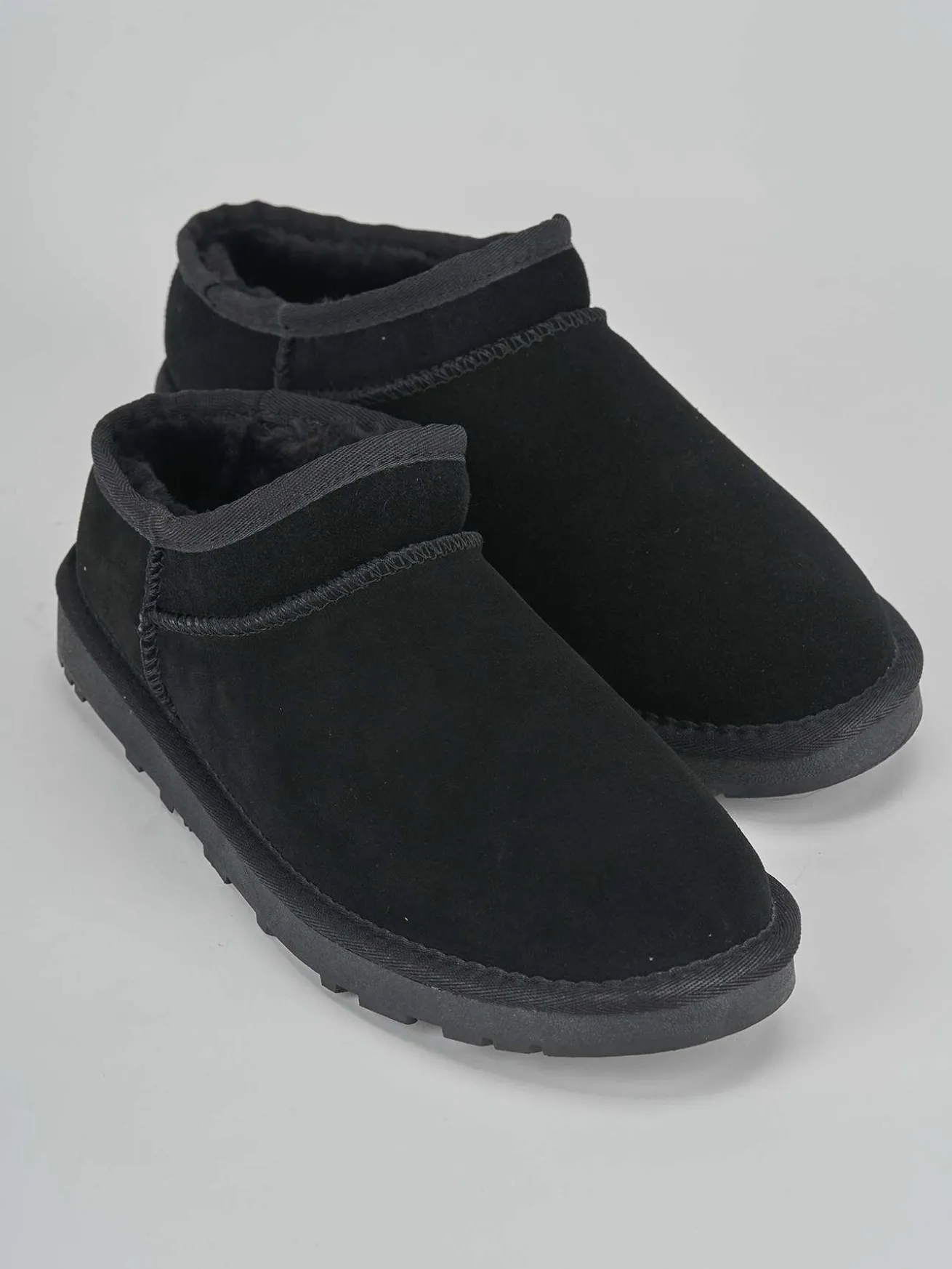 Stivaletti camoscio nero