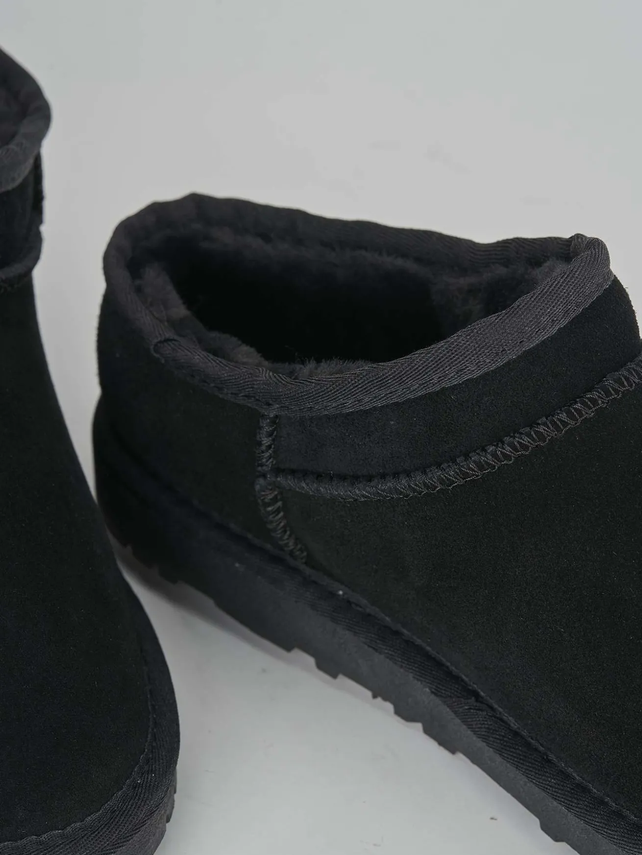 Stivaletti camoscio nero