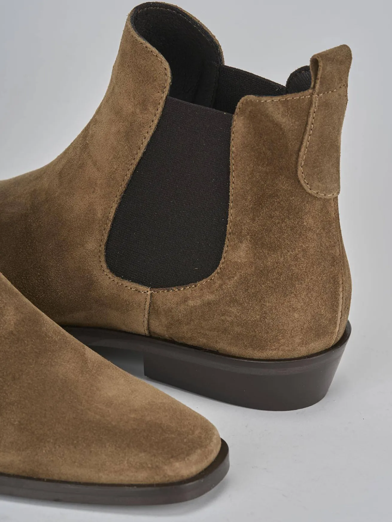 Stivaletti tacco 2cm camoscio marrone