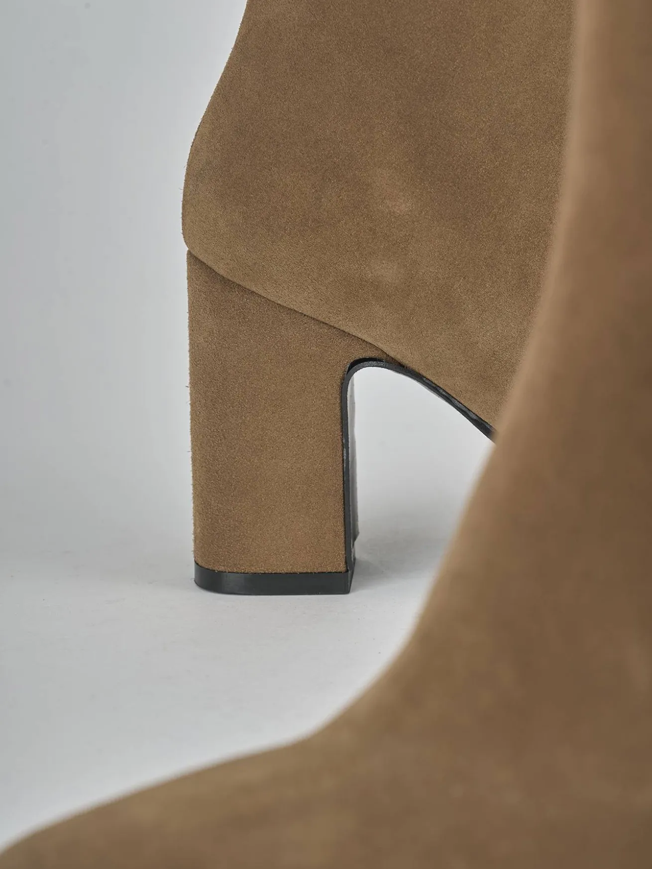 Stivaletti tacco 9cm camoscio marrone