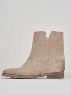 Stivaletti tacco 2cm camoscio beige