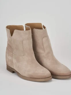 Stivaletti tacco 2cm camoscio beige