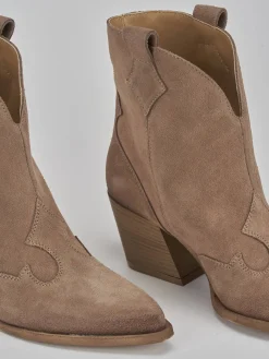 Stivaletti tacco 8cm camoscio beige