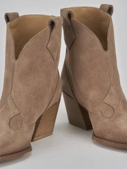 Stivaletti tacco 8cm camoscio beige