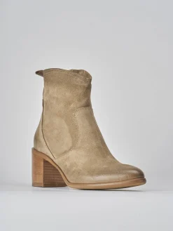 Stivaletti tacco 6cm camoscio beige