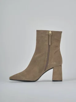 Stivaletti tacco 7cm camoscio beige