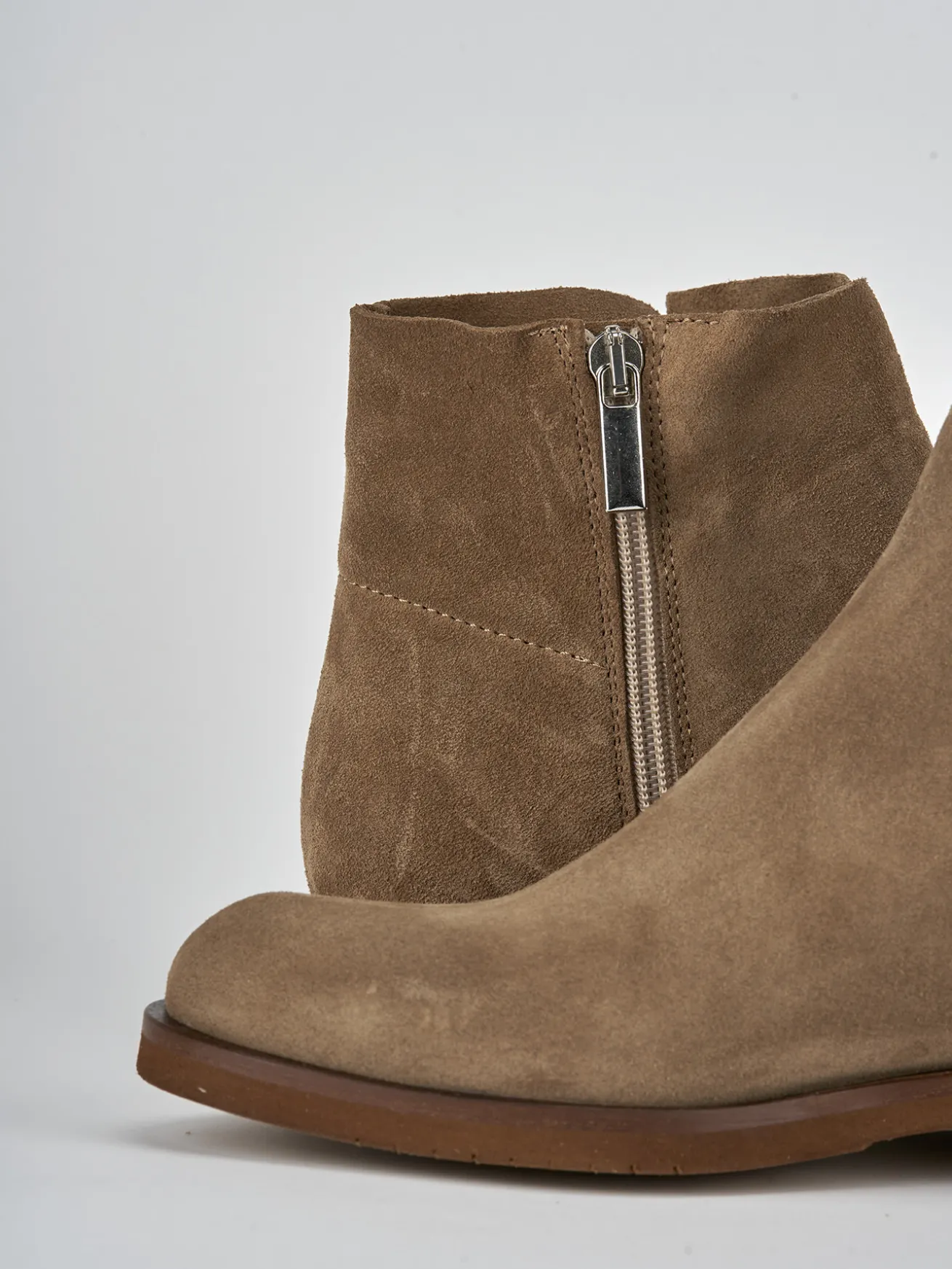 Stivaletti tacco 2cm camoscio marrone