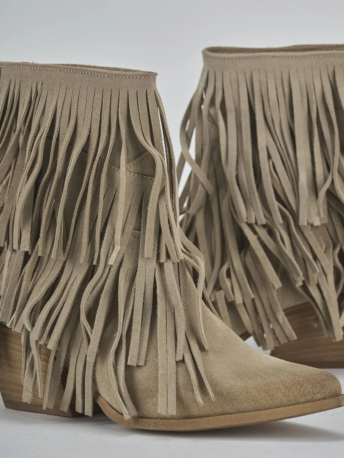 Stivaletti tacco 7cm camoscio beige