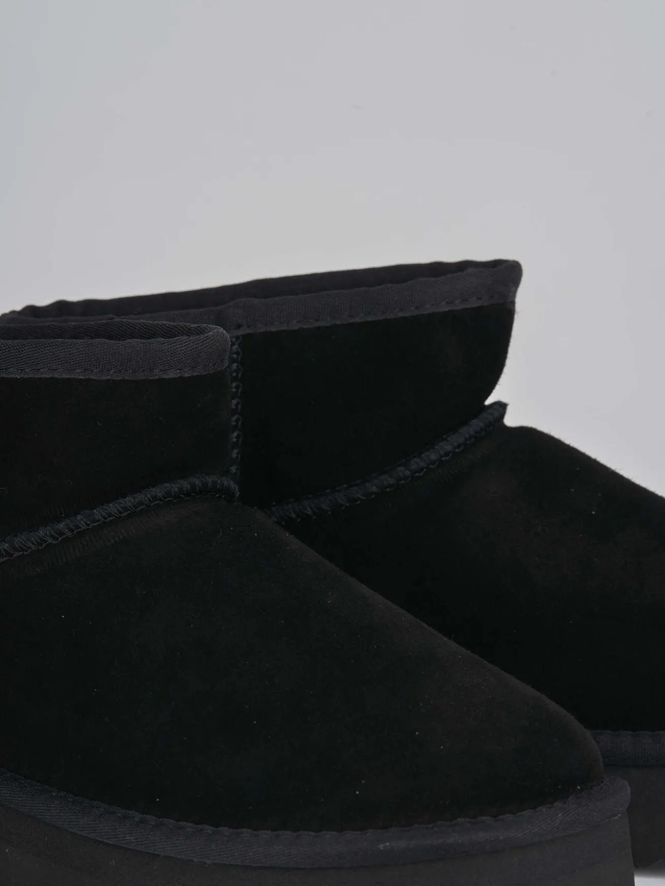 Stivaletti tacco 2cm camoscio nero