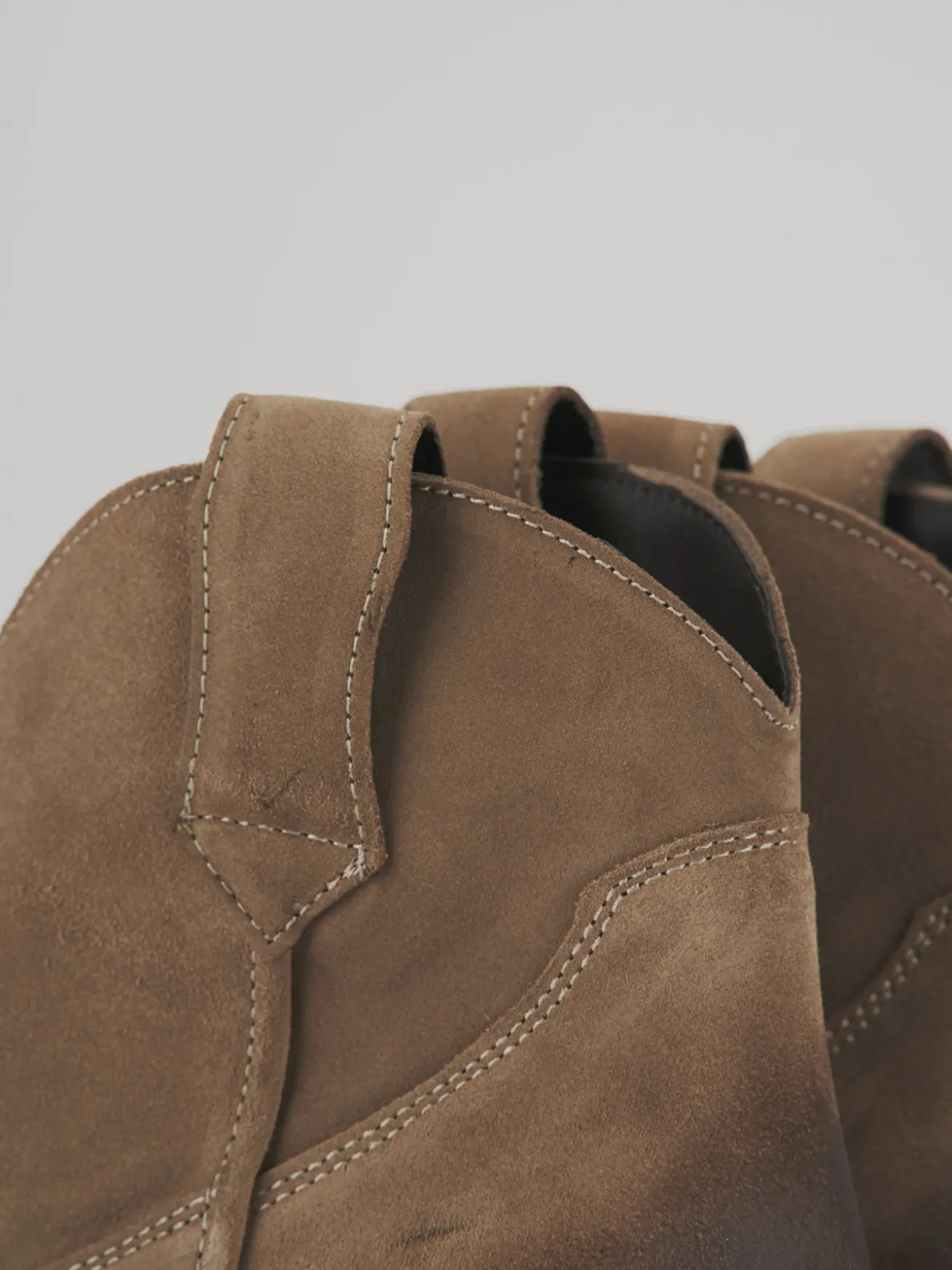 Stivaletti tacco 4cm camoscio beige