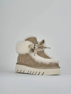 Stivaletti tacco 3cm camoscio beige