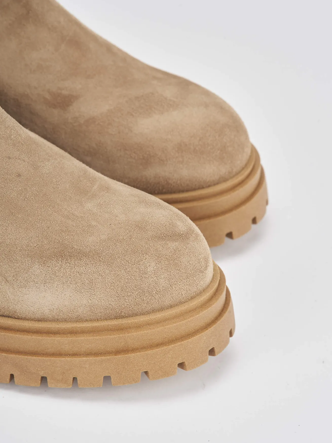 Stivaletti tacco 3cm camoscio beige