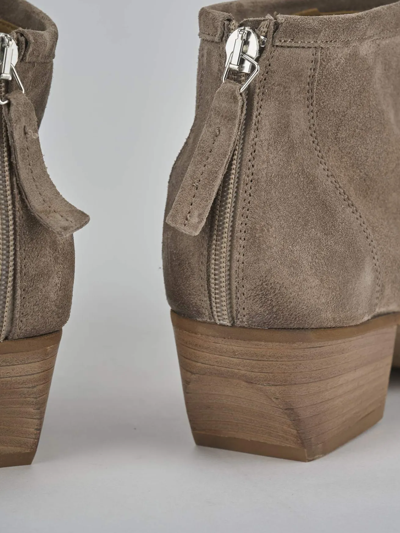 Stivaletti tacco 5cm camoscio beige