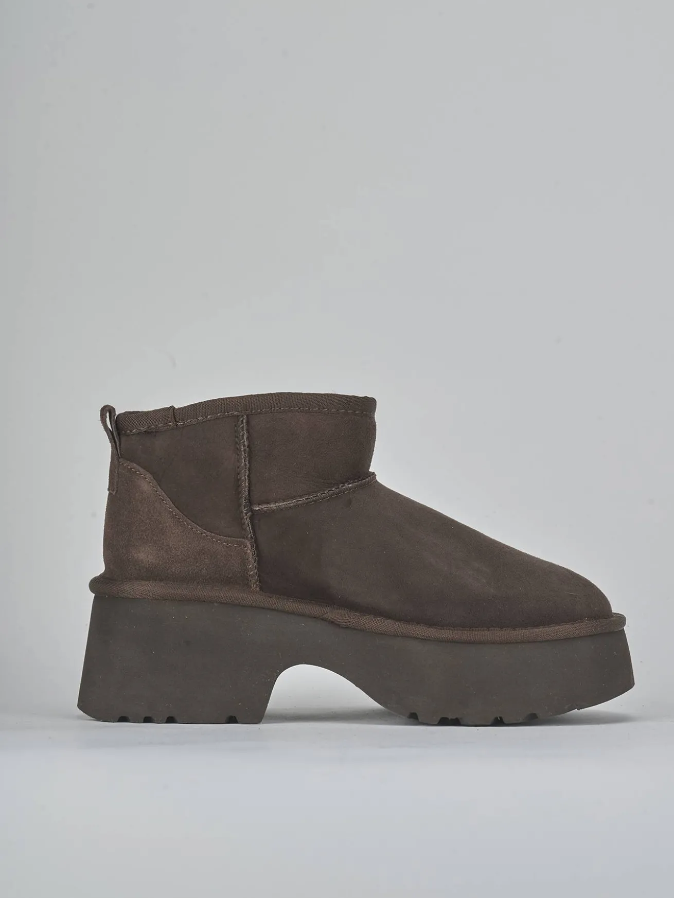 Stivaletti tacco 3cm camoscio testa