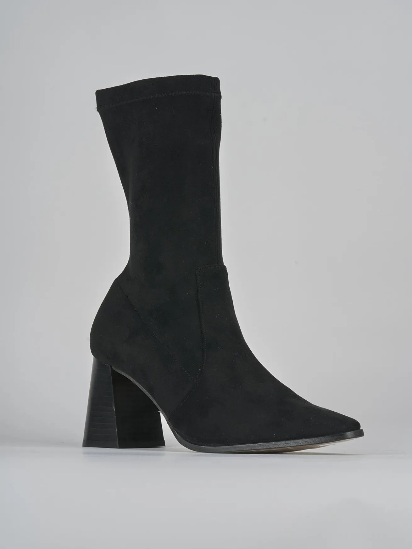 Stivaletti tacco 7cm camoscio nero