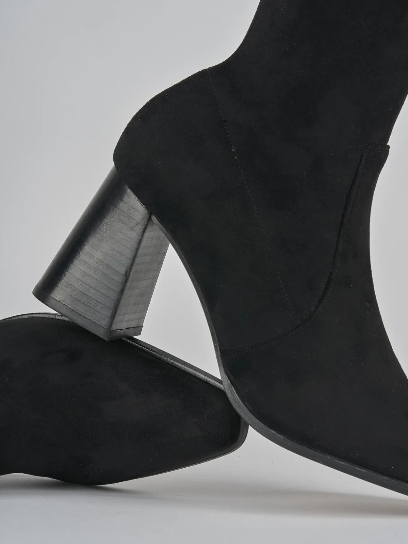 Stivaletti tacco 7cm camoscio nero