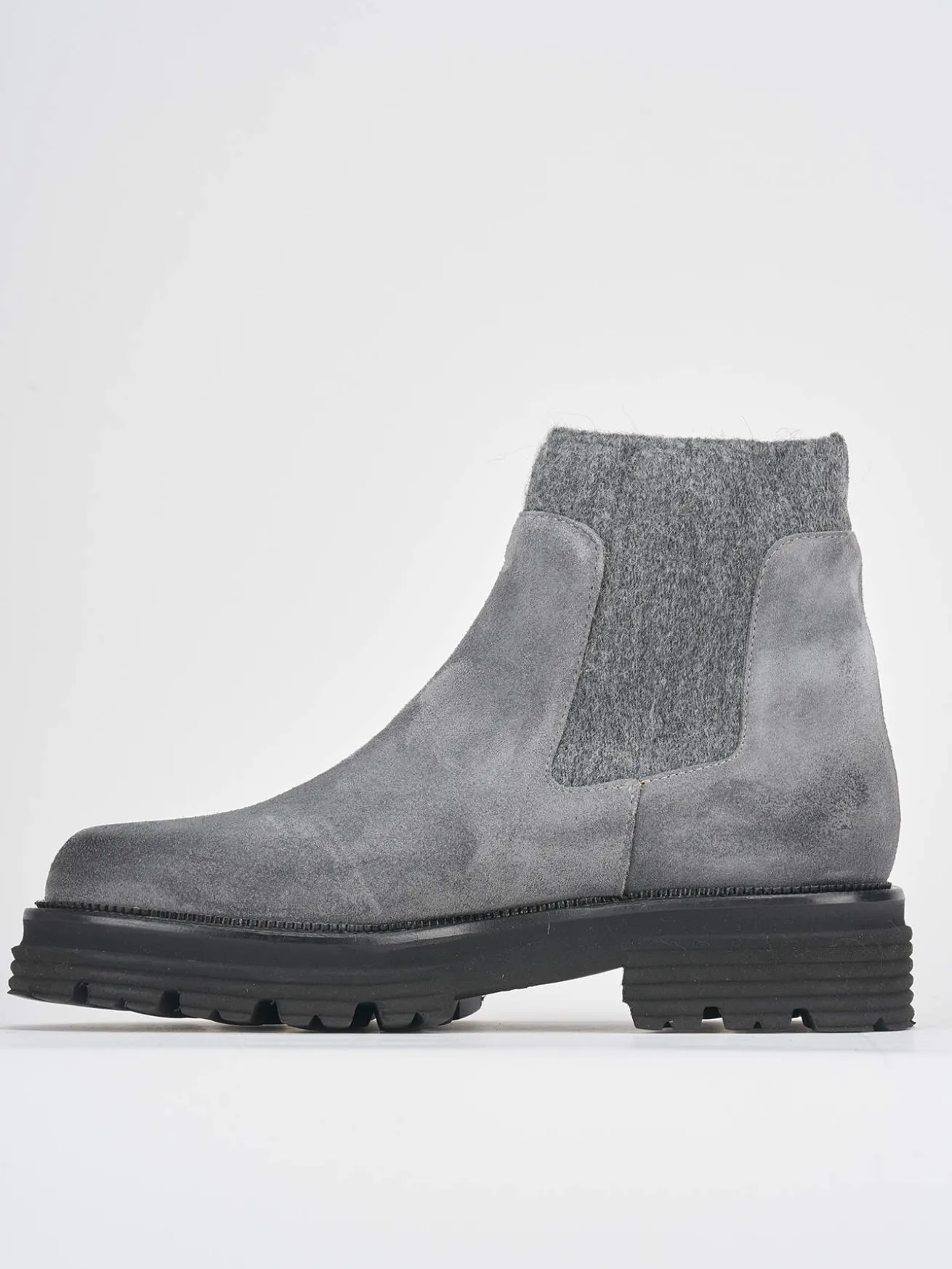 Stivaletti tacco 2cm camoscio grigio