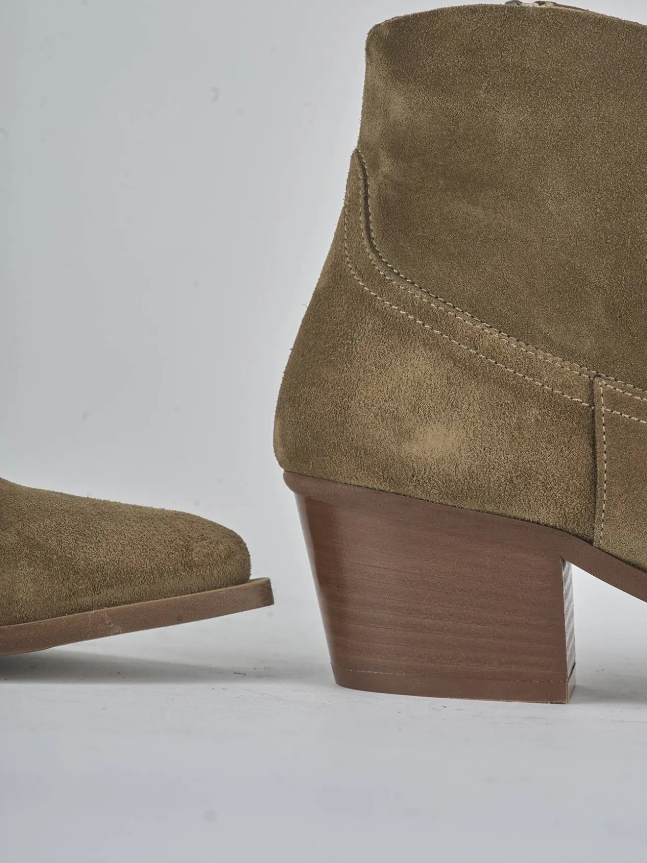 Stivaletti tacco 5cm camoscio beige