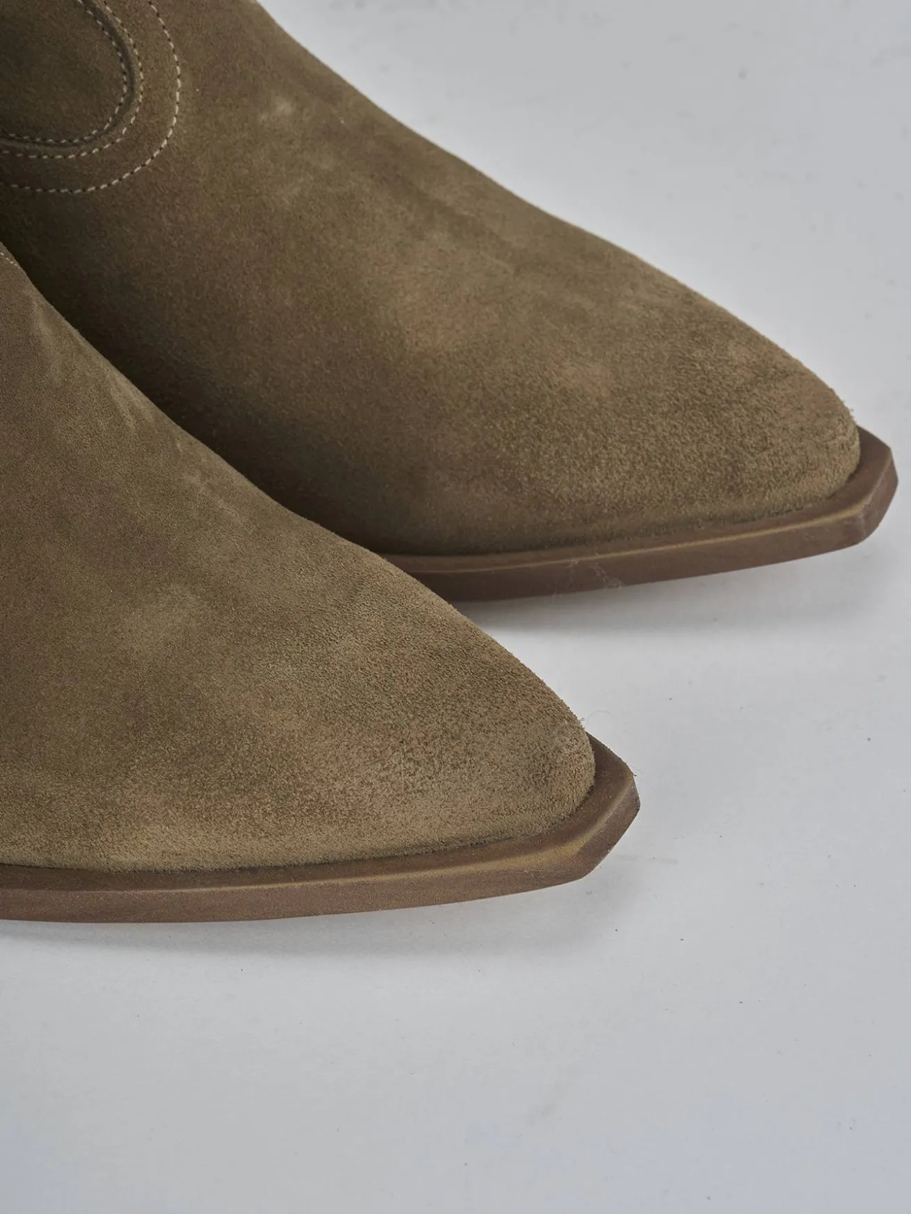 Stivaletti tacco 5cm camoscio beige