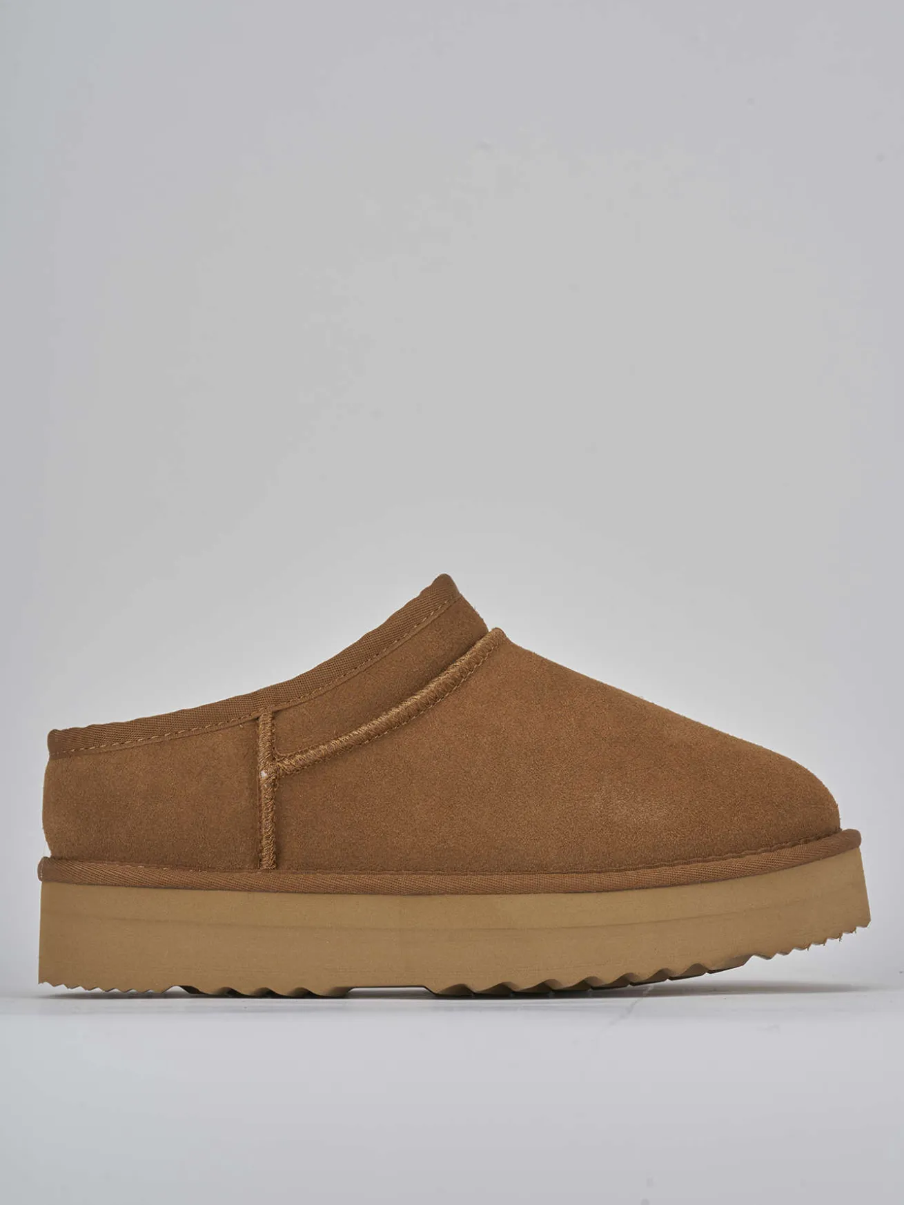 Stivaletti tacco 2cm camoscio marrone