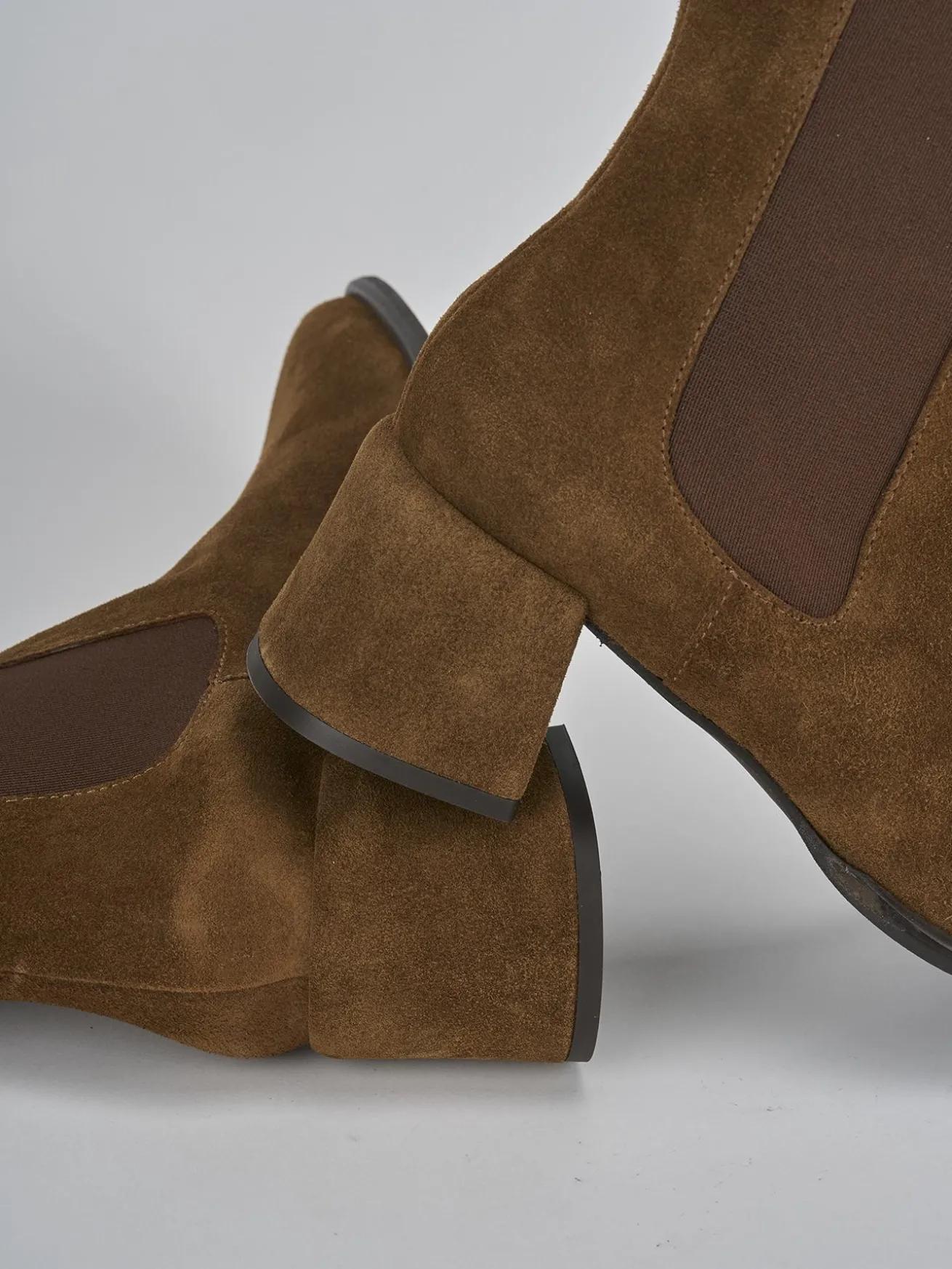 Stivaletti tacco 5cm camoscio marrone