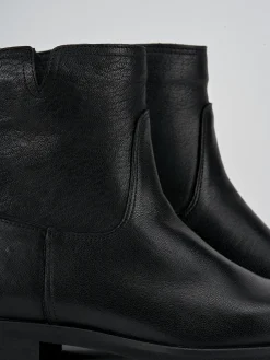 Stivaletti tacco 2cm pelle nero